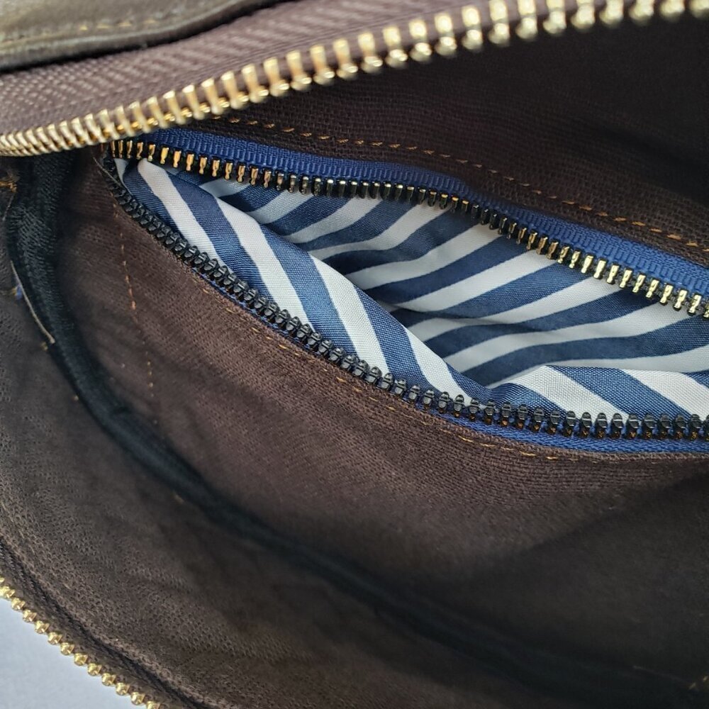Crossbody Quilted Bag with Adjustable and Detachable Strap - Picture 3 of 4
